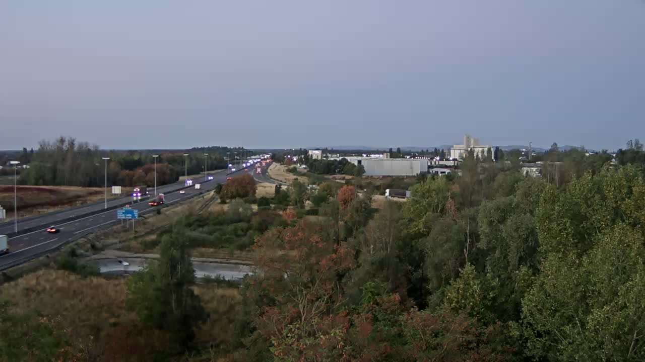 bifurcation-des-autoroutes-a31-et-a6-prs-de-beaune-vue-oriente-vers-lyon-1788245805.jpg
