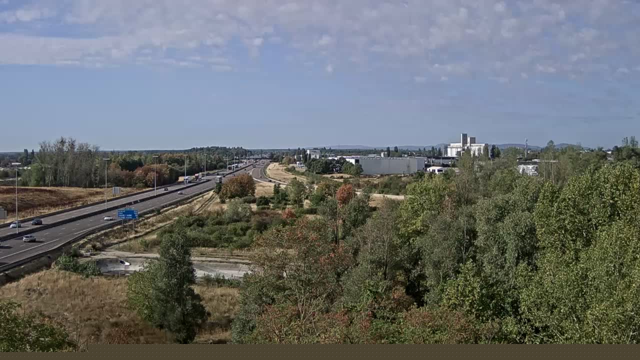bifurcation-des-autoroutes-a31-et-a6-prs-de-beaune-vue-oriente-vers-lyon-1788256663.jpg