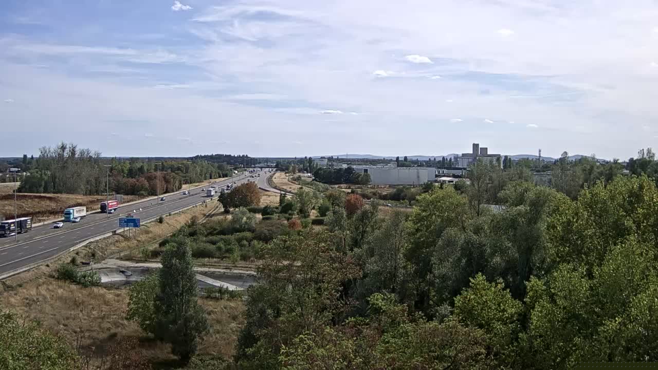 bifurcation-des-autoroutes-a31-et-a6-prs-de-beaune-vue-oriente-vers-lyon-1788281853.jpg