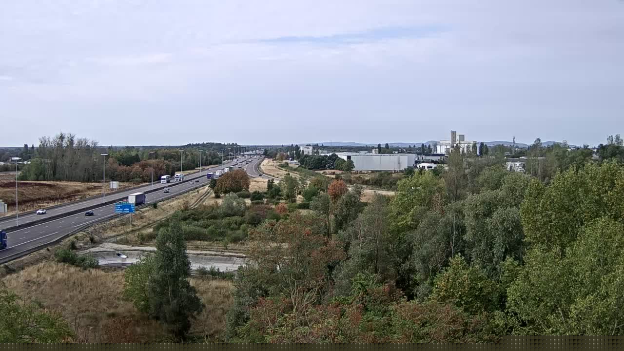 bifurcation-des-autoroutes-a31-et-a6-prs-de-beaune-vue-oriente-vers-lyon-1788343098.jpg