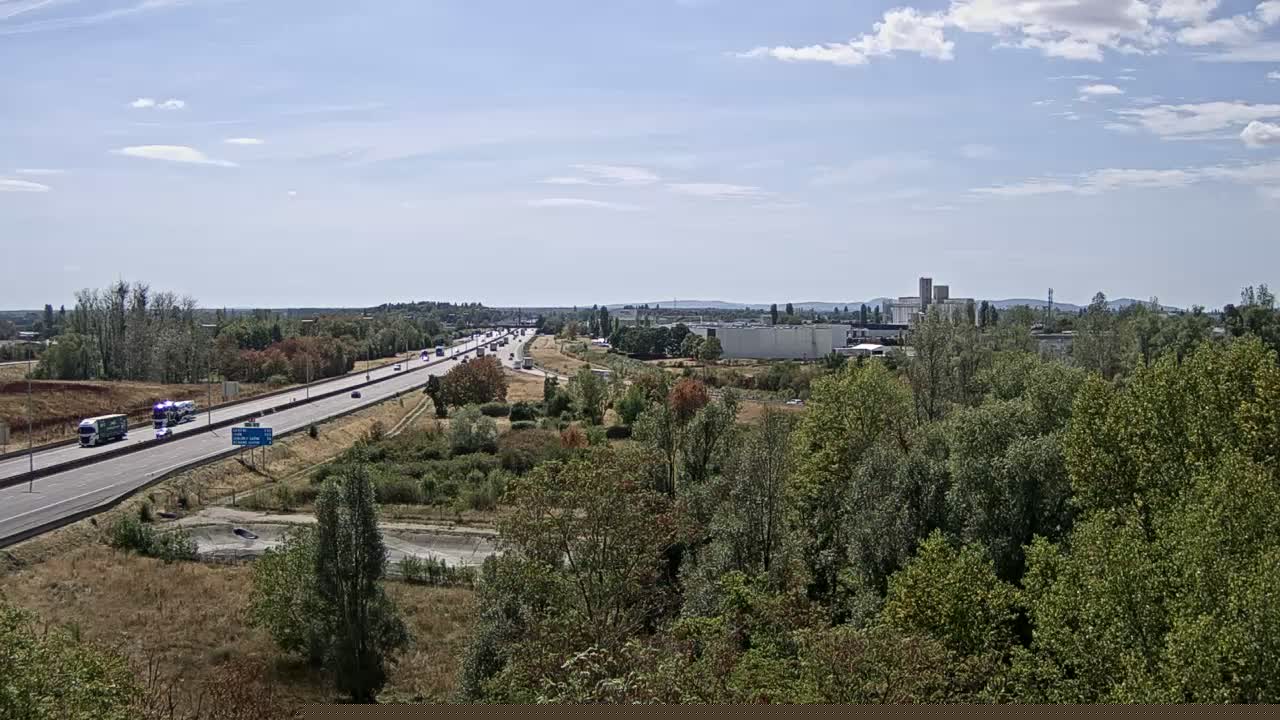 bifurcation-des-autoroutes-a31-et-a6-prs-de-beaune-vue-oriente-vers-lyon-1788357423.jpg