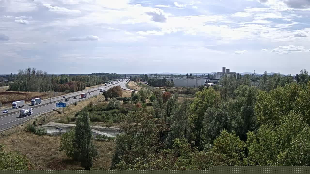 bifurcation-des-autoroutes-a31-et-a6-prs-de-beaune-vue-oriente-vers-lyon-1788364592.jpg