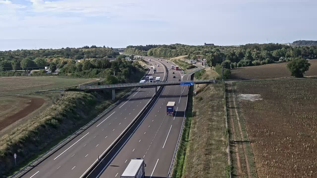 autoroute-a31-entre-dijon-et-langres-au-niveau-des-aires-de-service-de-langres-vue-oriente-vers-dijon-1788343029.jpg