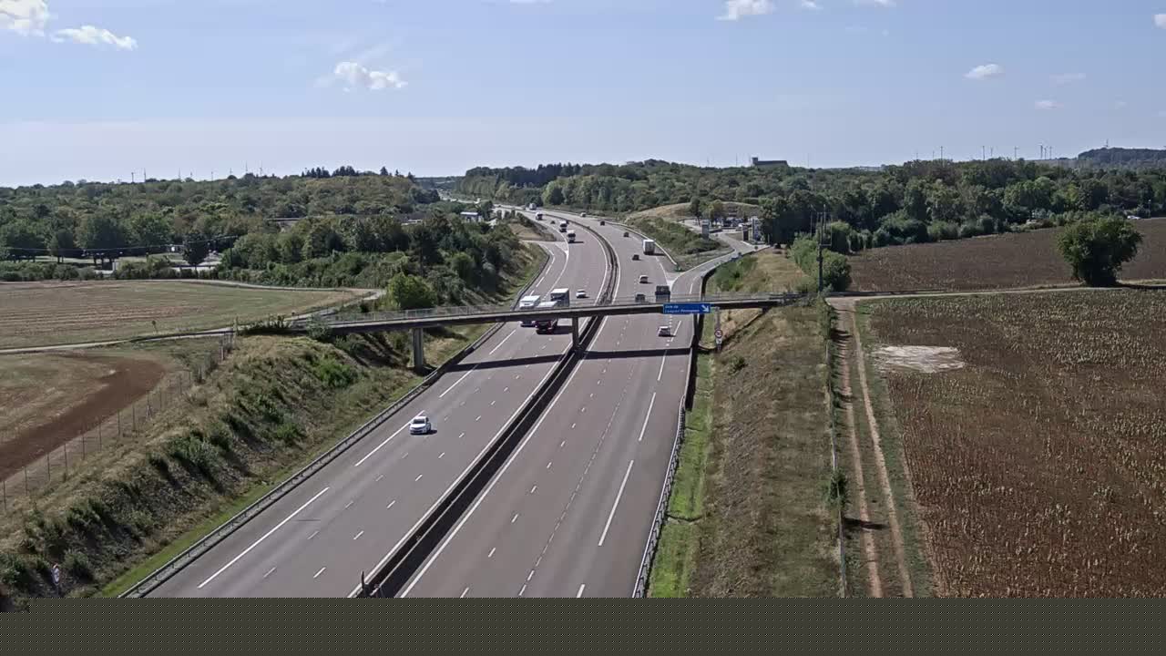 autoroute-a31-entre-dijon-et-langres-au-niveau-des-aires-de-service-de-langres-vue-oriente-vers-dijon-1788350076.jpg