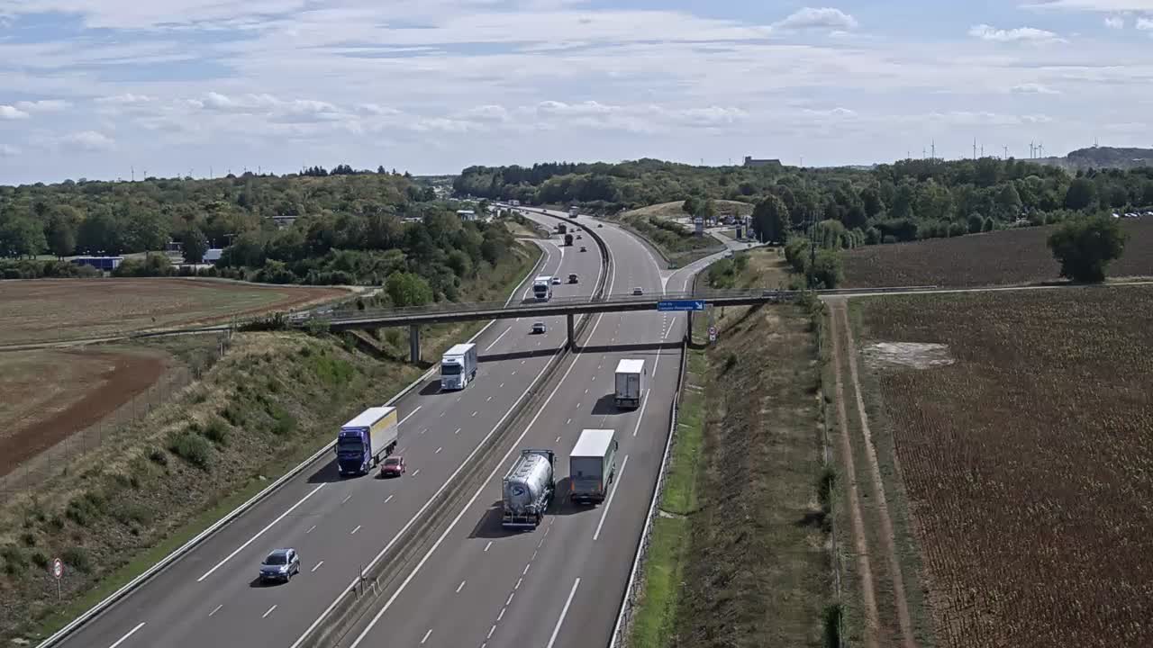 autoroute-a31-entre-dijon-et-langres-au-niveau-des-aires-de-service-de-langres-vue-oriente-vers-dijon-1788364572.jpg