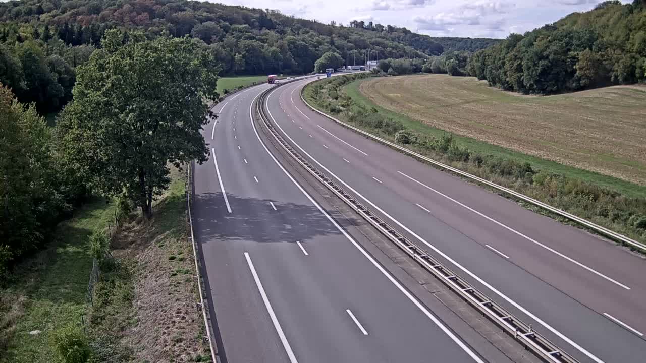 arrive-sur-la-plateforme-de-la-gare-de-page-de-st-maurice-dans-le-sens-mulhouse-beaune-1788278301.jpg