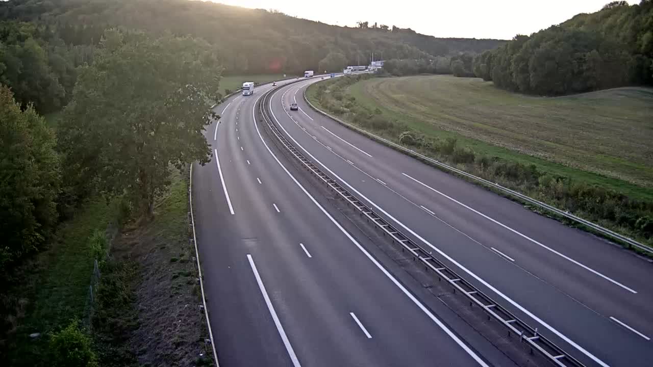 arrive-sur-la-plateforme-de-la-gare-de-page-de-st-maurice-dans-le-sens-mulhouse-beaune-1788292644.jpg