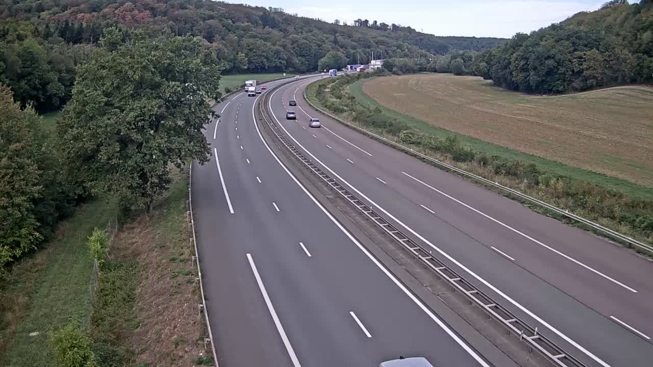 arrive-sur-la-plateforme-de-la-gare-de-page-de-st-maurice-dans-le-sens-mulhouse-beaune-1788343051.jpg