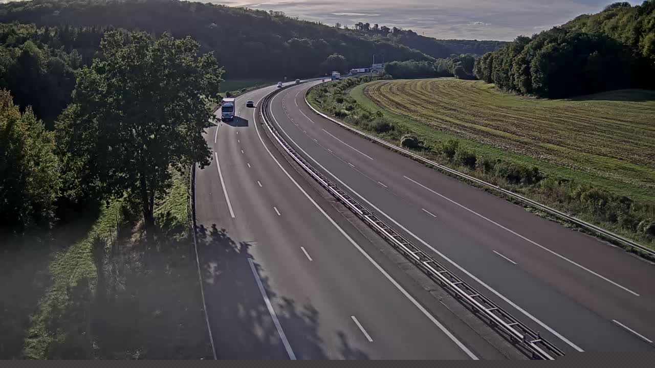 arrive-sur-la-plateforme-de-la-gare-de-page-de-st-maurice-dans-le-sens-mulhouse-beaune-1788375695.jpg