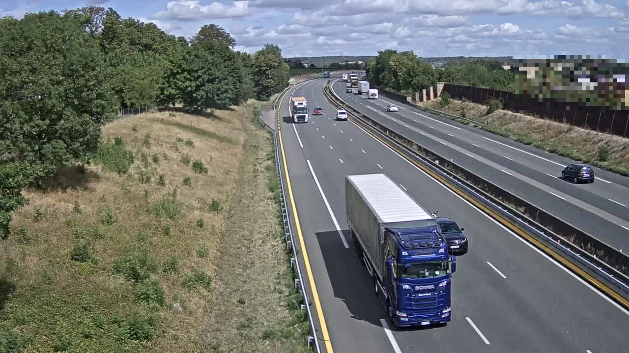 autoroute-a6-en-priphrie-de-mcon-sud-vue-oriente-vers-paris-1788267127.jpg