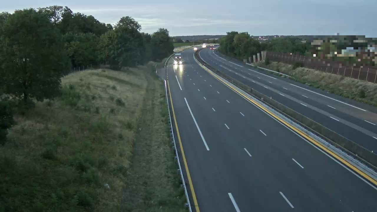 autoroute-a6-en-priphrie-de-mcon-sud-vue-oriente-vers-paris-1788296276.jpg