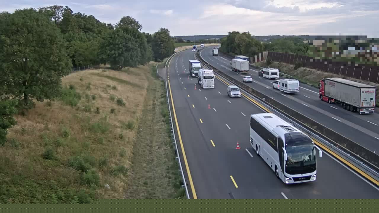autoroute-a6-en-priphrie-de-mcon-sud-vue-oriente-vers-paris-1788335811.jpg