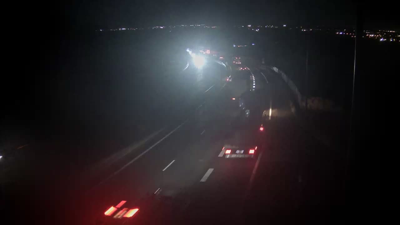 autoroute-a46-en-priphrie-de-lyon-nord-et-proximit-de-la-bifurcation-a46-a42-vue-oriente-vers-lyon-1788242241.jpg