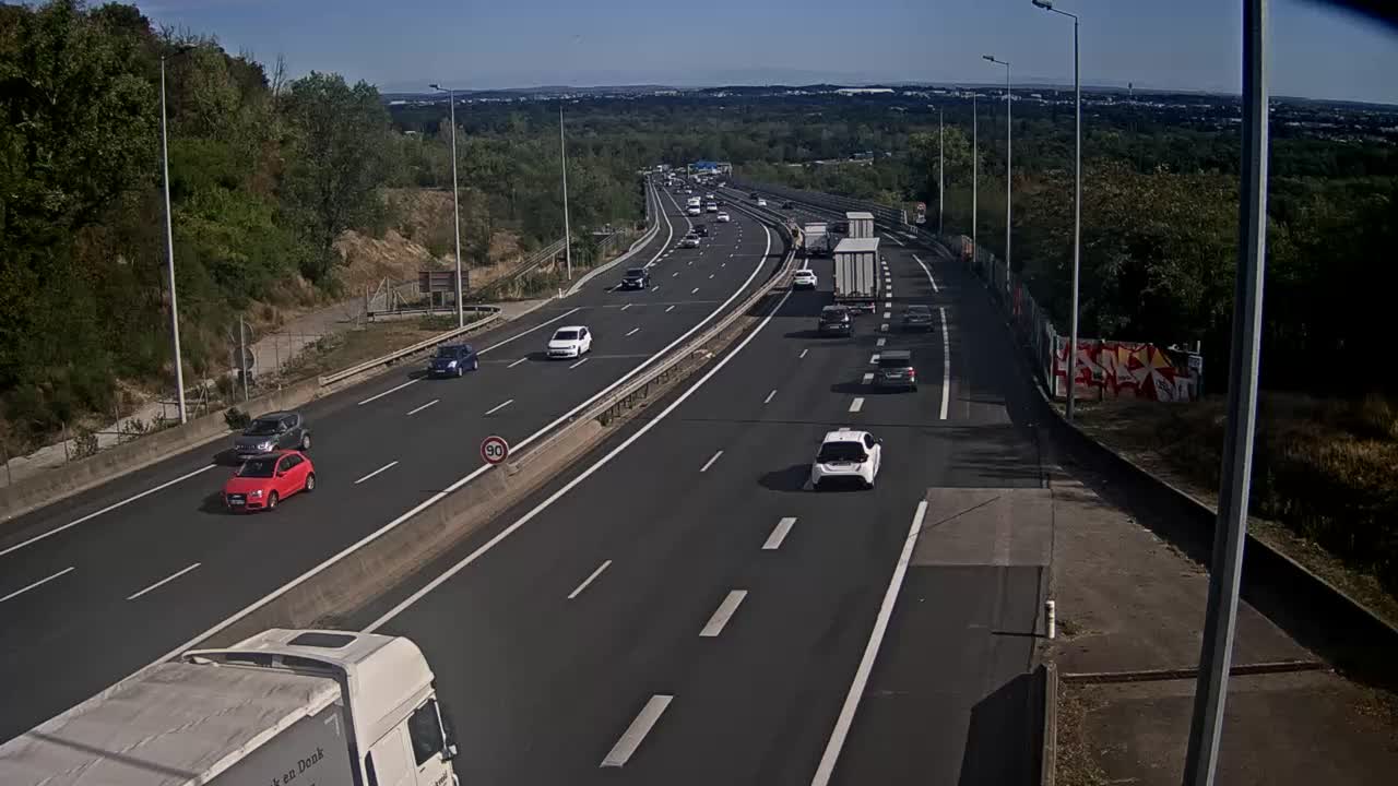autoroute-a46-en-priphrie-de-lyon-nord-et-proximit-de-la-bifurcation-a46-a42-vue-oriente-vers-lyon-1788281804.jpg