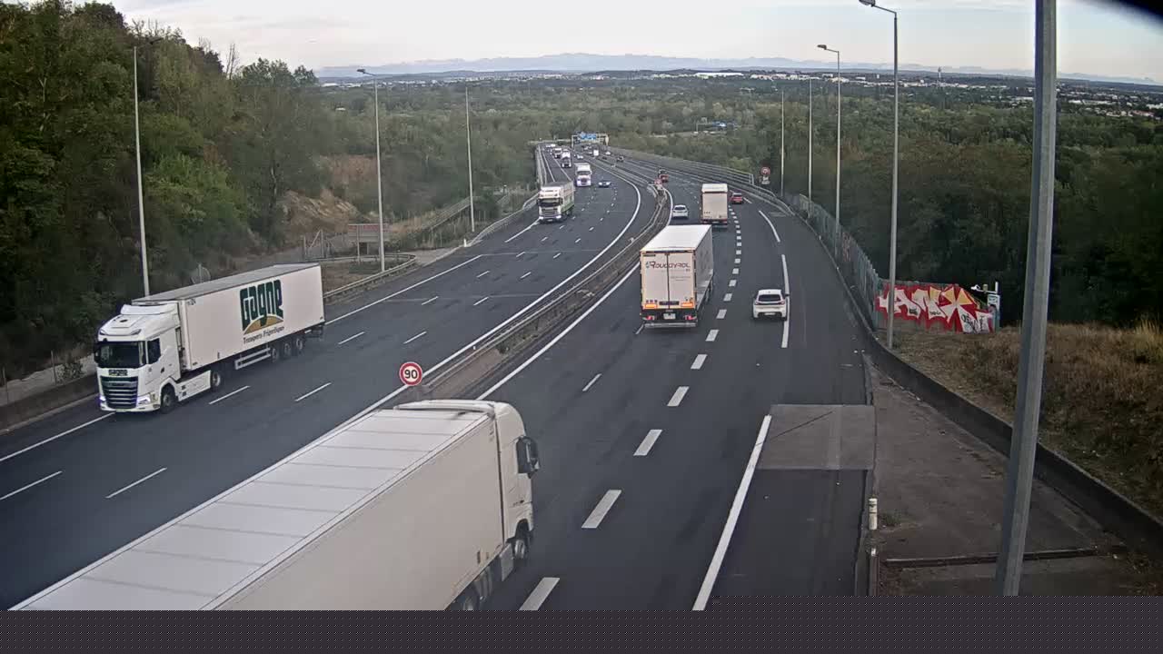 autoroute-a46-en-priphrie-de-lyon-nord-et-proximit-de-la-bifurcation-a46-a42-vue-oriente-vers-lyon-1788292698.jpg