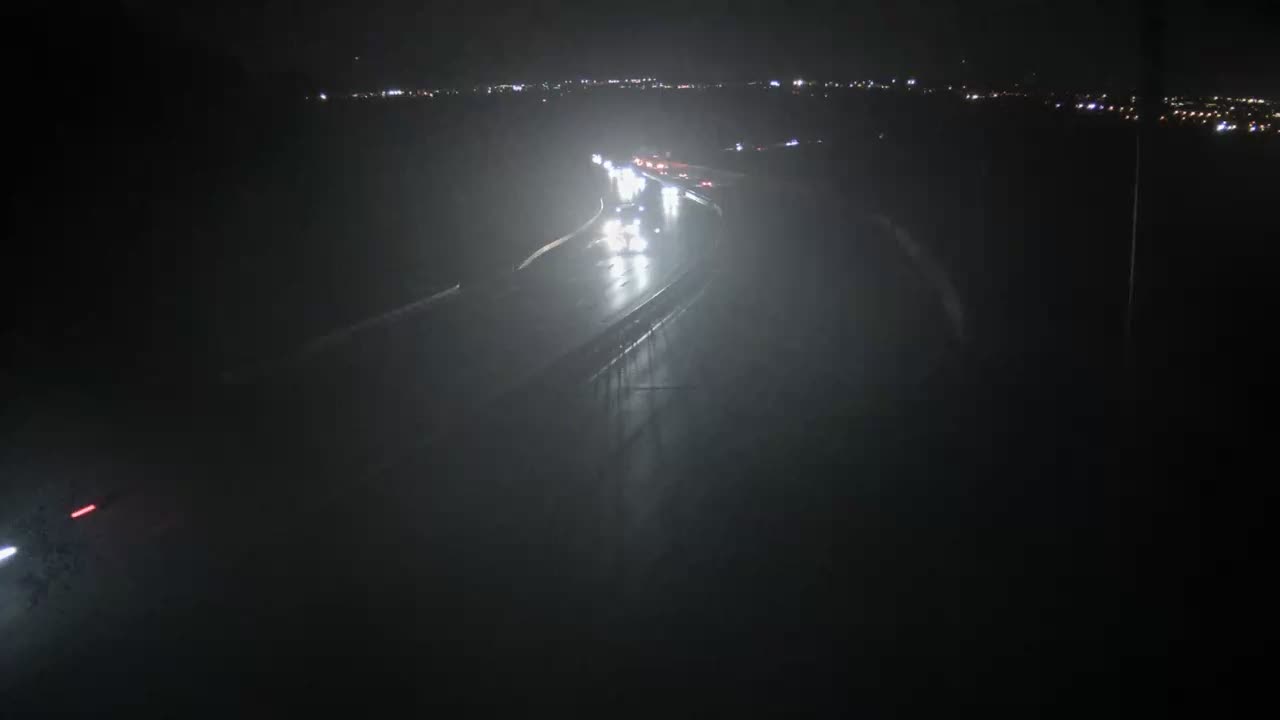 autoroute-a46-en-priphrie-de-lyon-nord-et-proximit-de-la-bifurcation-a46-a42-vue-oriente-vers-lyon-1788303481.jpg