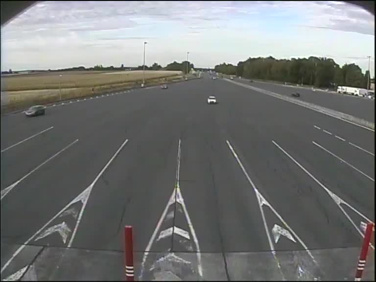 barrire-de-page-de-coutevroult-sur-lautoroute-a4-non-loin-de-marne-la-valle-vue-oriente-vers-reims-1788375060.jpg